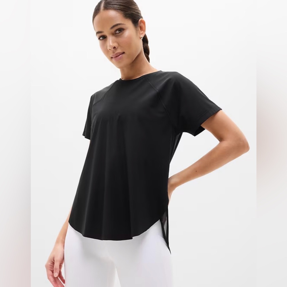 Athleta Ultimate Mesh Ventilation Short Sleeve Lightweight Tee in Black